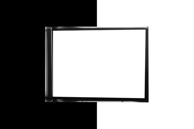 Создание визуального акцента с помощью черного квадрата