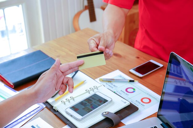 Какие документы нужны для получения карты